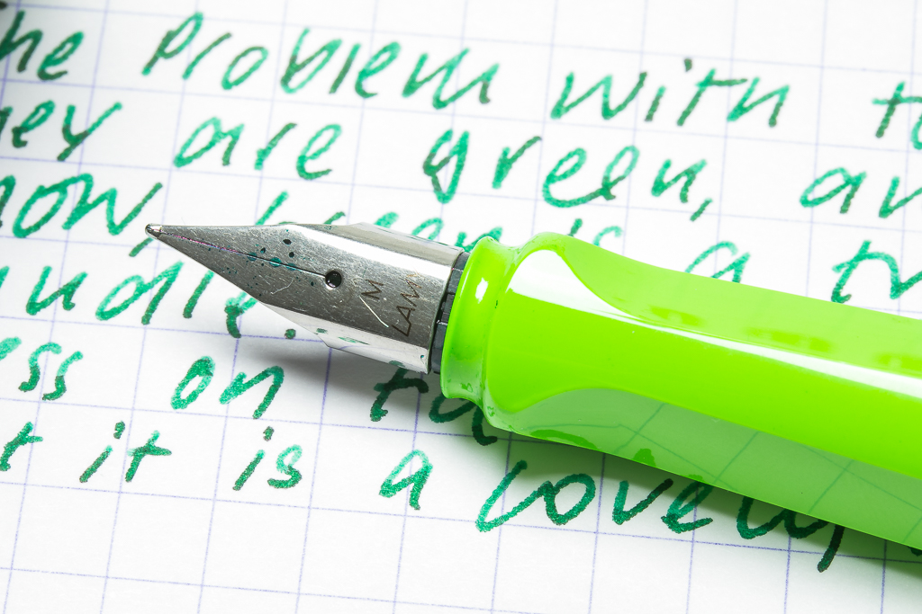 Lamy Safari Green Close